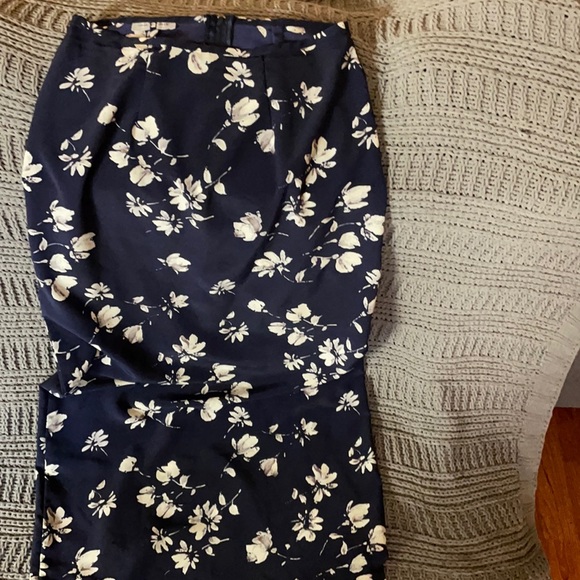 One2One Navy Blue Skirt with White & Grey Flowers - Picture 1 of 9